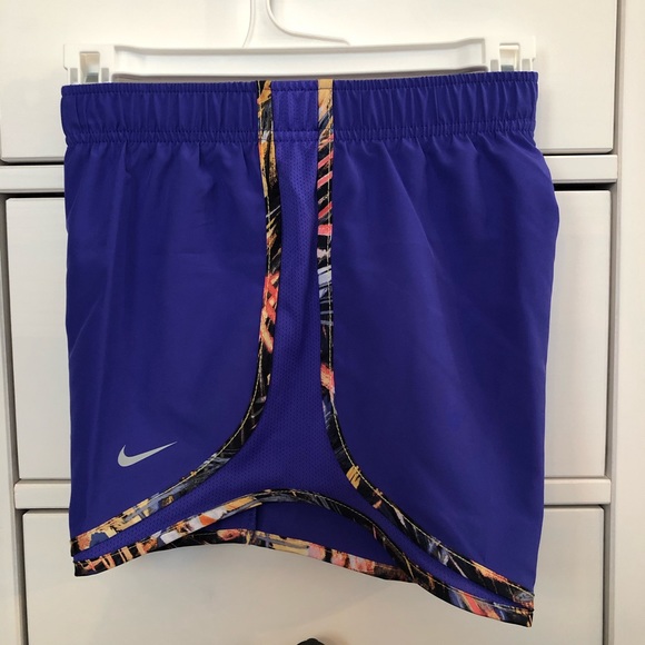 Women’s Nike Tempo Shorts - XS - NEW WITH TAGS - Picture 2 of 7